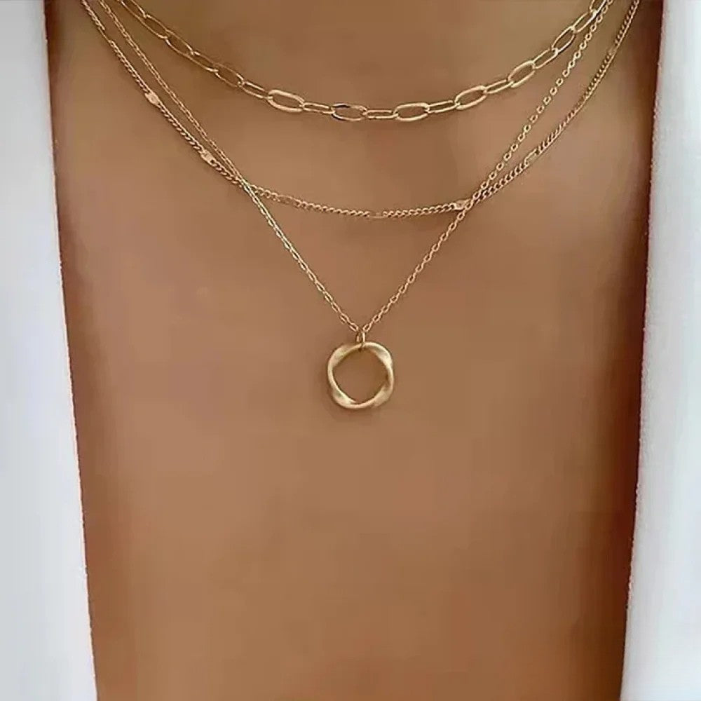 Avine – Retro Gold Necklace