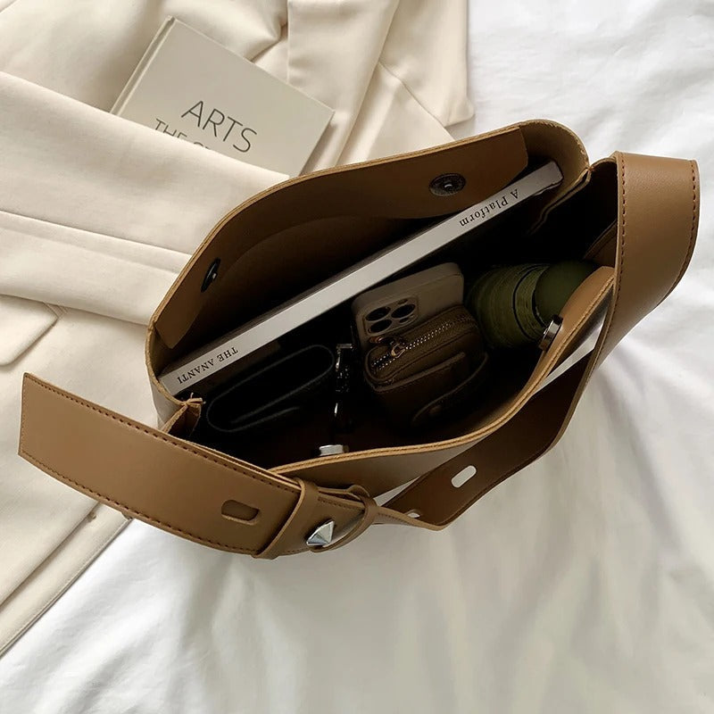 Asløg | Minimalist Shoulder Bag in Modern Cut